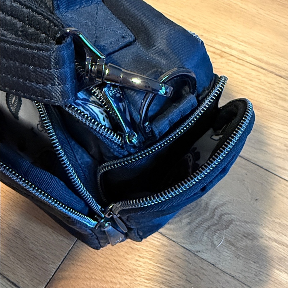 Lug Trolly Crossbody in black, like new - Picture 11 of 11